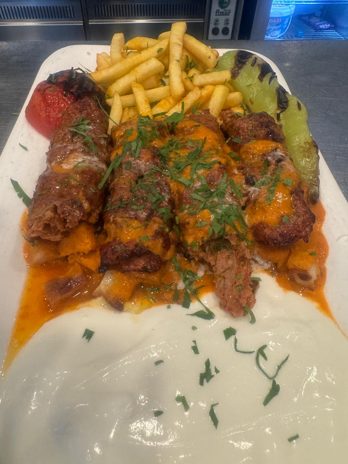 Grillgericht mit Sauce